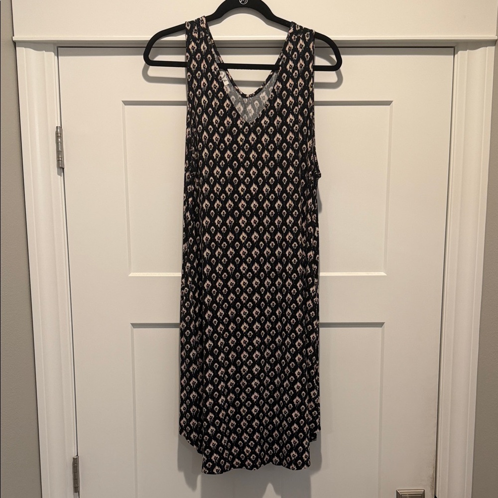 Sleeveless Black & Cream Printed V-Neck Dress